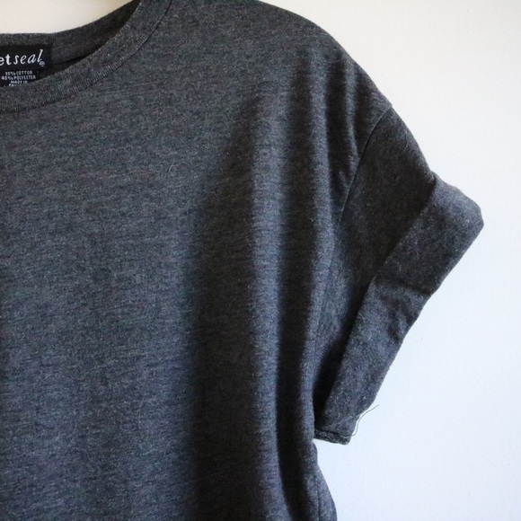 Wet Seal Dark Grey Short Sleeve Cropped Tee Shirt - Picture 2 of 5
